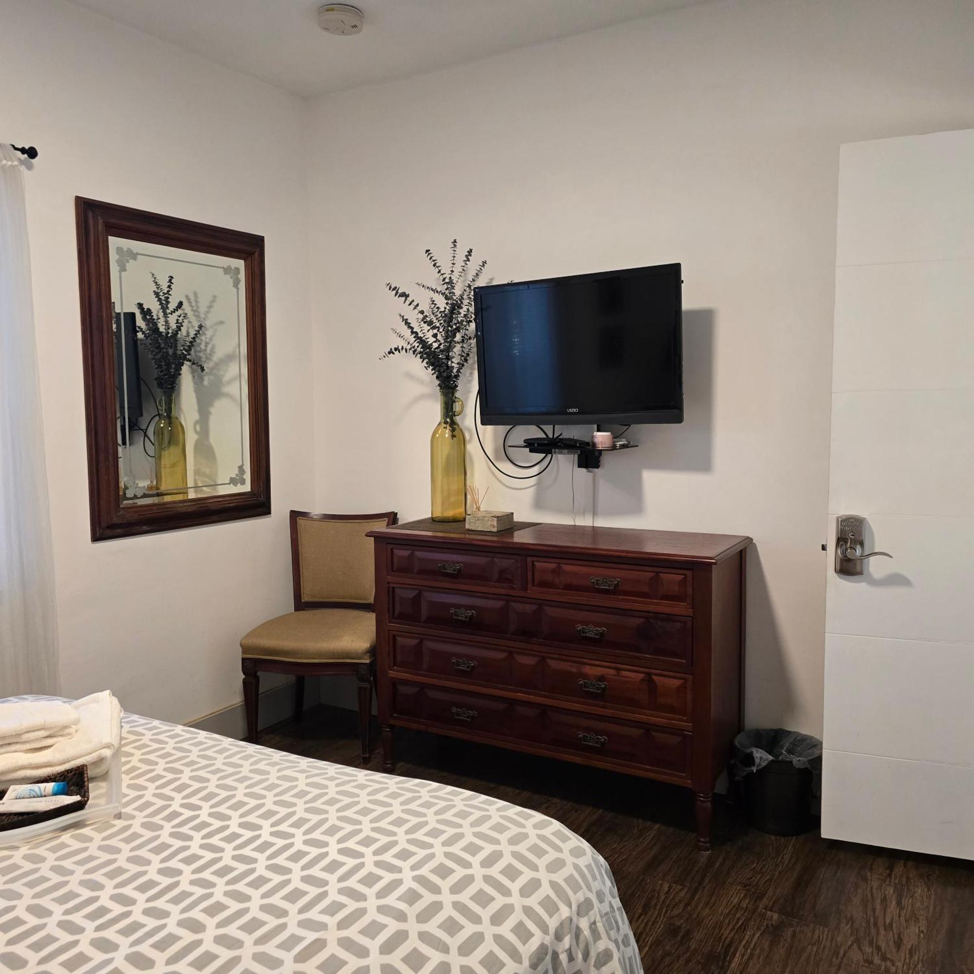 Suite Life At Chez Mercedes Miami Exterior foto